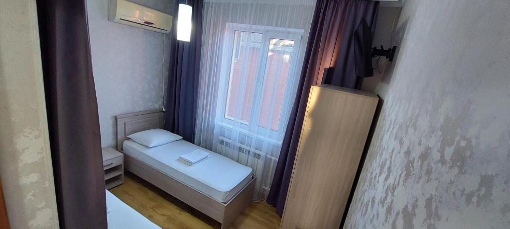 Двухместный (Двухместный номер с 1 кроватью или 2 отдельными кроватями, собственной ванной комнатой и мини-кухней) гостевого дома Отдых у Лизы, Витязево