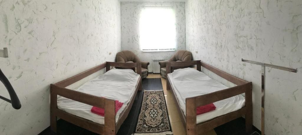 Номер (Односпальная кровать в общем мужском номере) гостевого дома Мирный, Саров