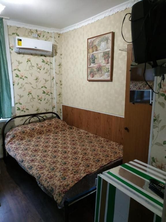 Четырехместный (Четырехместный номер с общей ванной комнатой) гостевого дома У Людмилы на Самбурова, Анапа