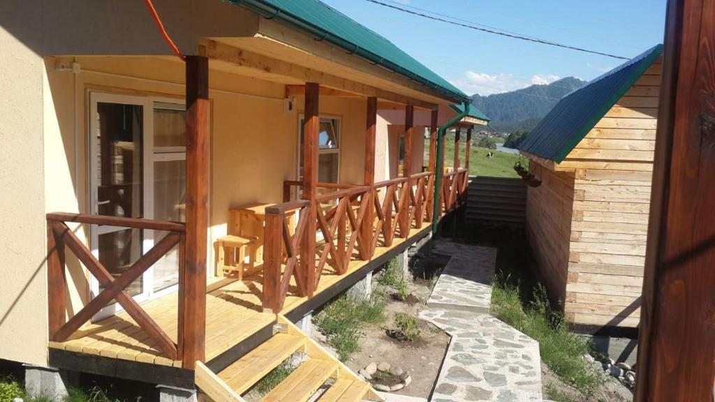 Двухместный (Двухместный номер с 1 кроватью и видом на горы) гостевого дома Утес Катуни, Чемал