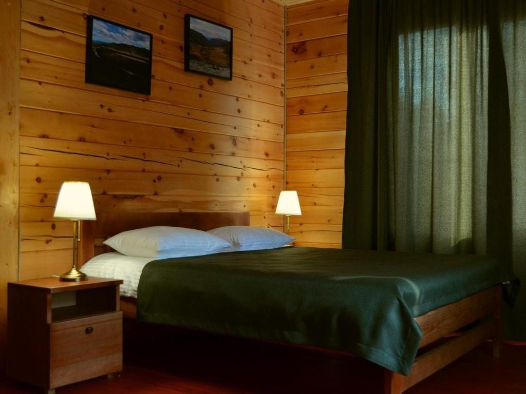 Двухместный (Улучшенный номер с кроватью размера «king-size») отеля Чемальское подворье