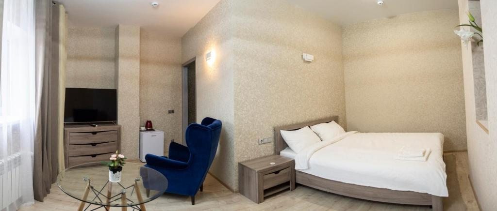 Двухместный (Улучшенный номер с кроватью размера «king-size») отеля Astoria74, Озерск
