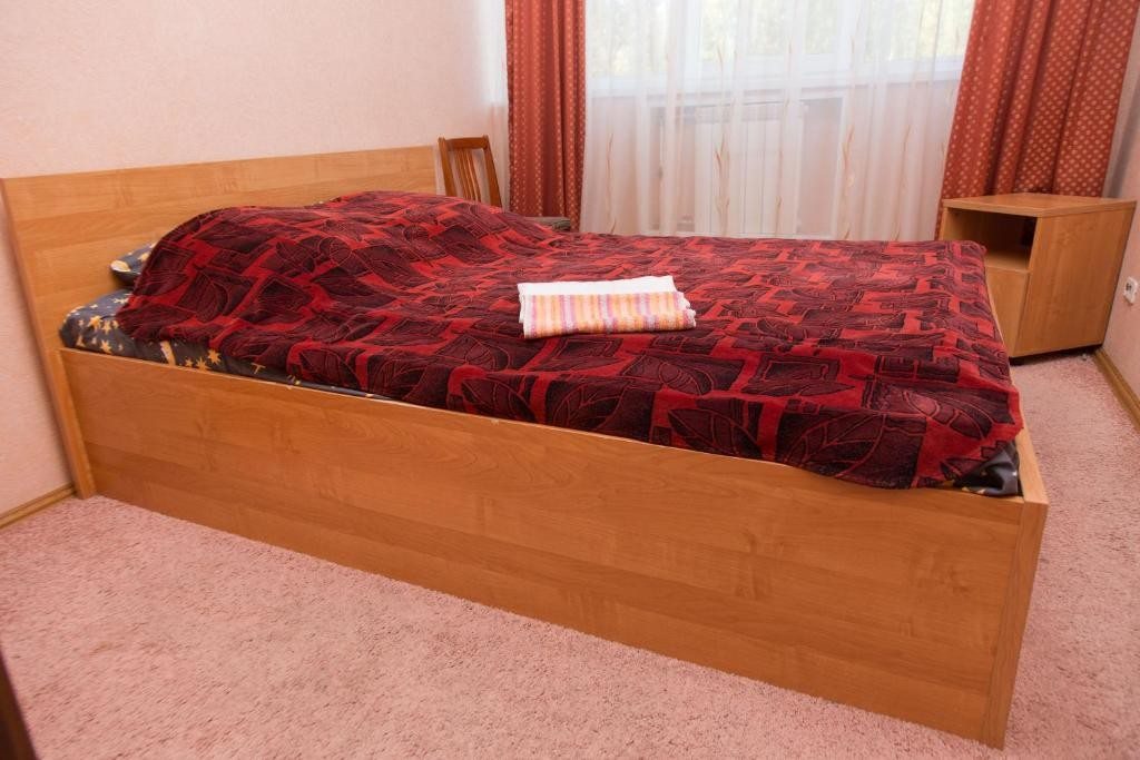 Двухместный (Улучшенный двухместный номер с 2 двуспальными кроватями) гостиницы Металлург, Златоуст