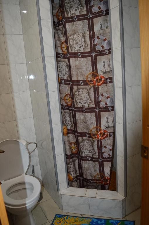 Четырехместный (Четырехместный номер с общей ванной комнатой) отеля У Пруда, Горноводяное