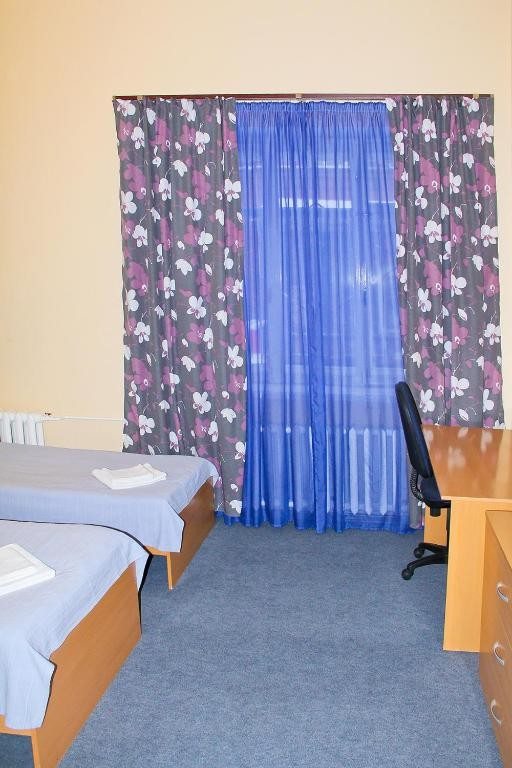 Двухместный (Двухместный номер с 2 отдельными кроватями и общей ванной комнатой) хостела АЛЛиС-ХОЛЛ Хостел, Екатеринбург