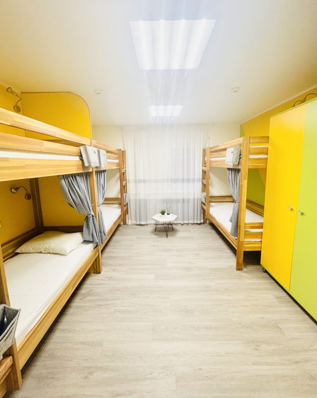 Восьмиместный, Хостел Party and Sun