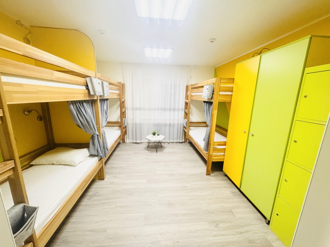 Восьмиместный, Хостел Party and Sun
