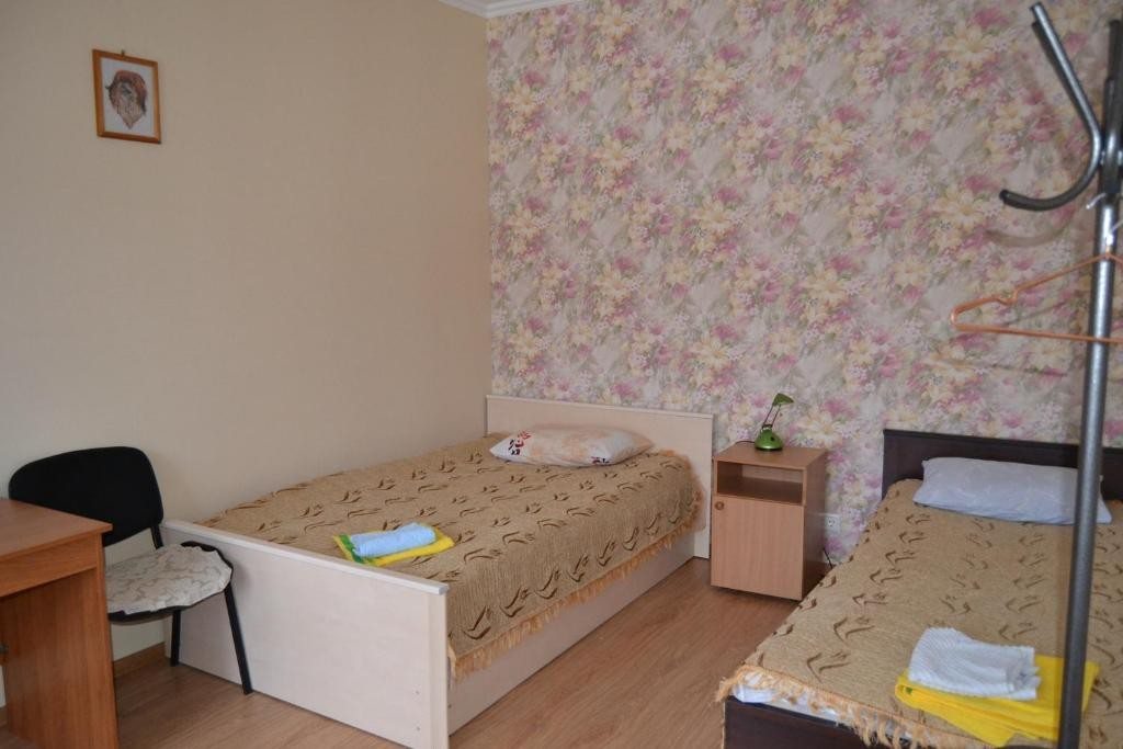 Двухместный (Двухместный номер с 2 отдельными кроватями и балконом.) гостевого дома Лесная поляна, Молочково