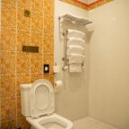 Люкс (Двухкомнатный люкс с 1 двуспальной и 1 односпальной кроватями + кресло-раскладушка), Отель Марко Поло