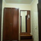 Люкс (Двухкомнатный люкс с 1 двуспальной и 1 односпальной кроватями + кресло-раскладушка), Отель Марко Поло