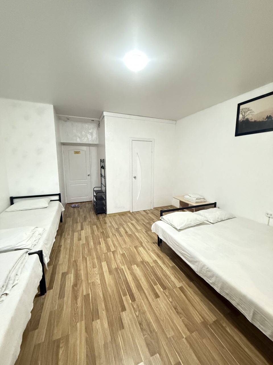 Четырехместный (Номер 203), Гостиница Гостиный двор