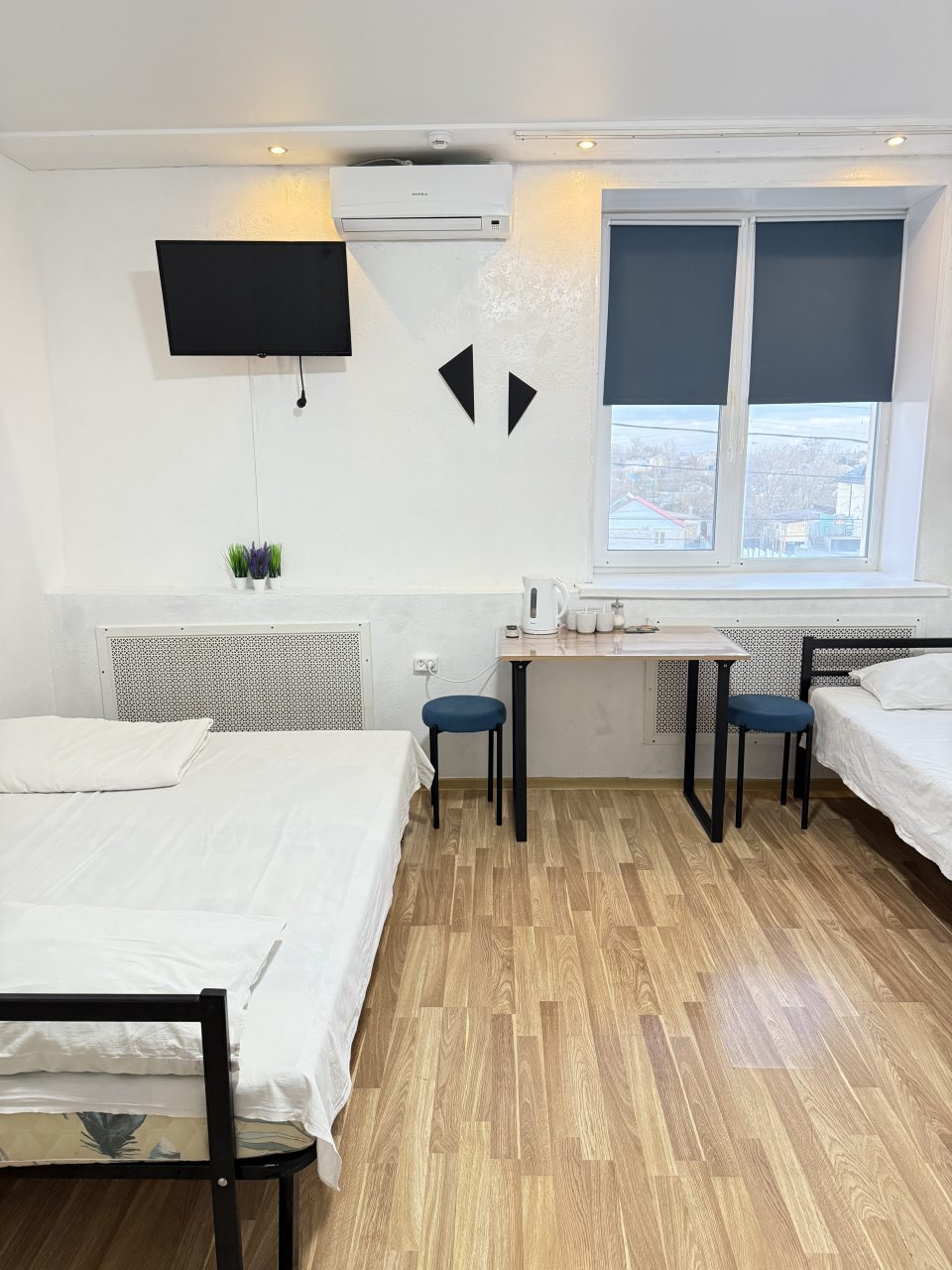 Четырехместный (Номер 203), Гостиница Гостиный двор