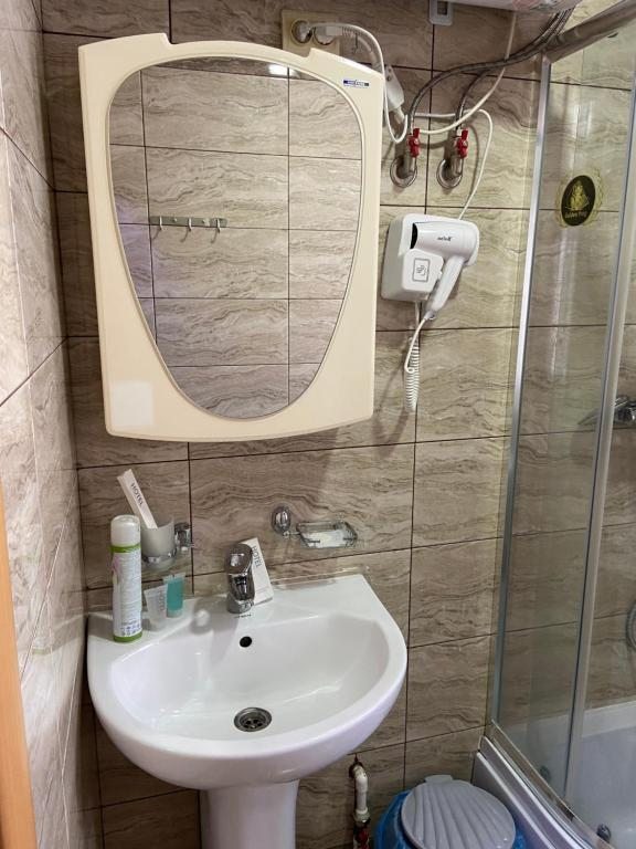 Одноместный (Одноместный номер с собственной ванной комнатой) отеля Логос Южно-Сахалинск