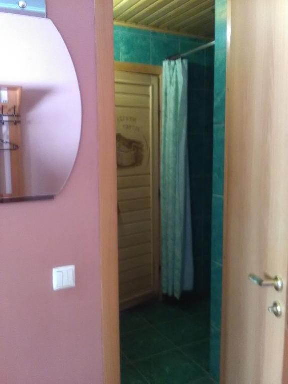 Двухместный (Двухместный номер с двуспальной кроватью и дополнительной кроватью) отеля Уют, Энгельс