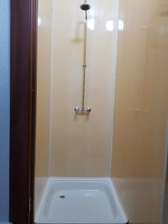 Трехместный (Трехместный номер эконом-класса с общей ванной комнатой) хостела Hostel Well, Ессентуки