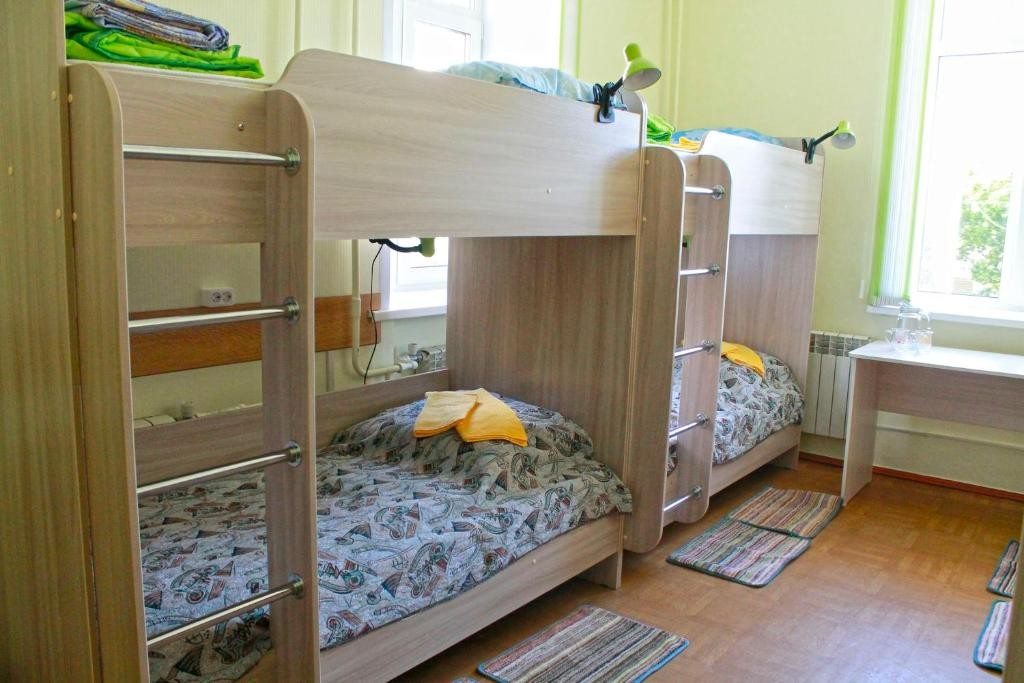 Номер (Общий номер для мужчин и женщин с 8 кроватями) хостела На Чехова, Йошкар-Ола