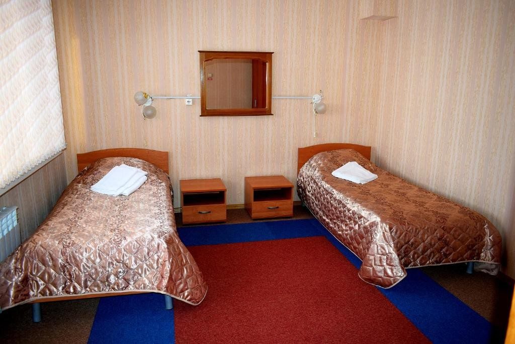 Двухместный (Улучшенный двухместный номер с 2 отдельными кроватями) отеля Полет, Елизово
