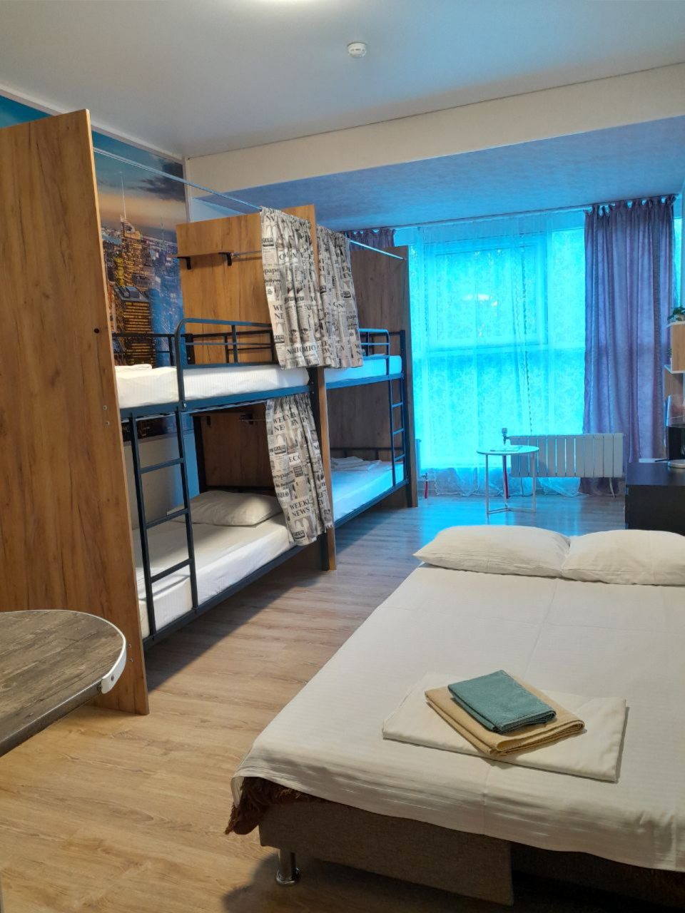 Трёхместный и более (Студия с двумя двухъярусными кроватями и диваном), Мини-отель У Аэропрорта