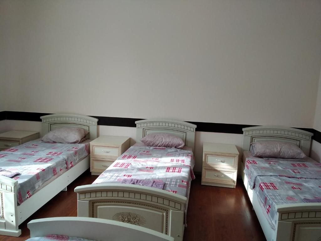 Номер (Односпальная кровать в общем номере) гостевого дома Минутка, Грозный