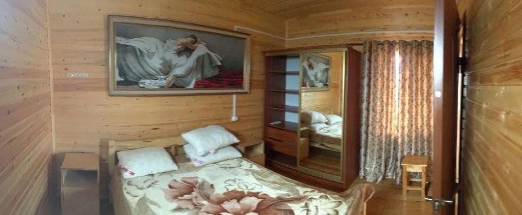 Сьюит (Люкс с балконом и кроватью размера «king-size») гостиницы Holidays, Избербаш