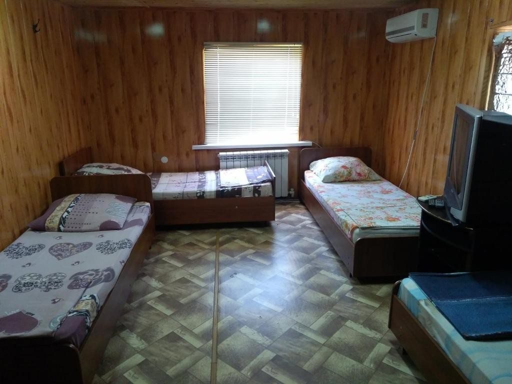 Номер (Дом с 2 спальнями) гостевого дома Уютный Дворик, Калач-на-Дону