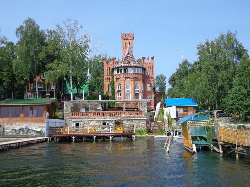 Апартаменты Замок на озере Увильды