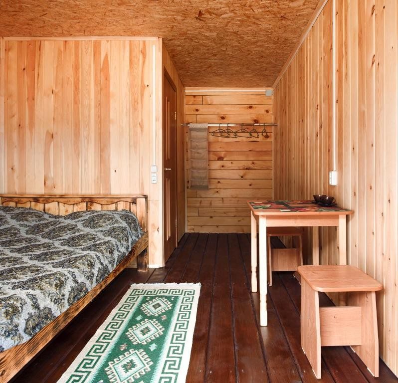 Двухместный (Двухместный номер с 1 кроватью или 2 отдельными кроватями и собственной ванной комнатой) гостевого дома Браунхаус, Чепош