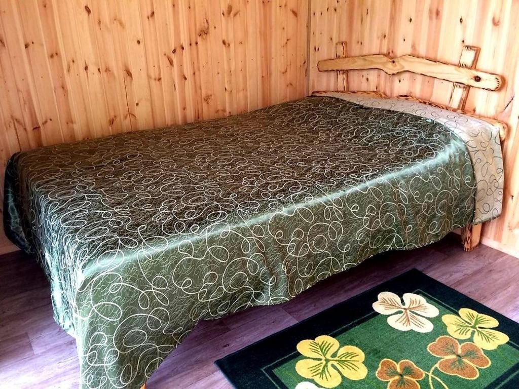 Двухместный (Двухместный номер с двуспальной кроватью и дополнительной кроватью) базы отдыха Радость, Чепош