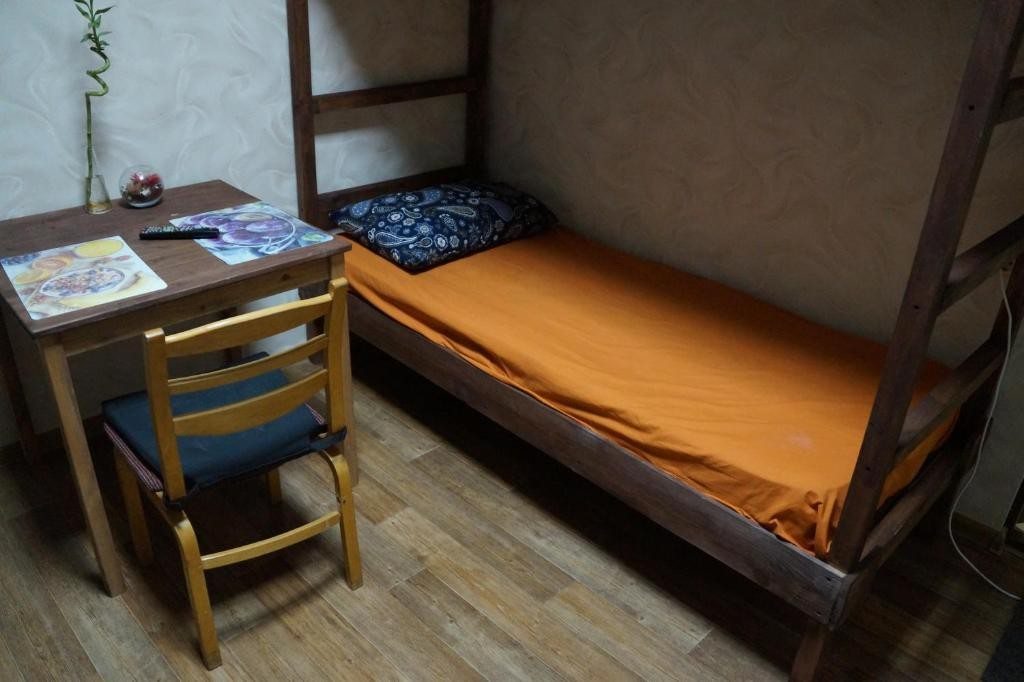 Номер (Спальное место на двухъярусной кровати в общем номере для мужчин и женщин) хостела 24 на Героев Пионеров, Каменск-Шахтинский