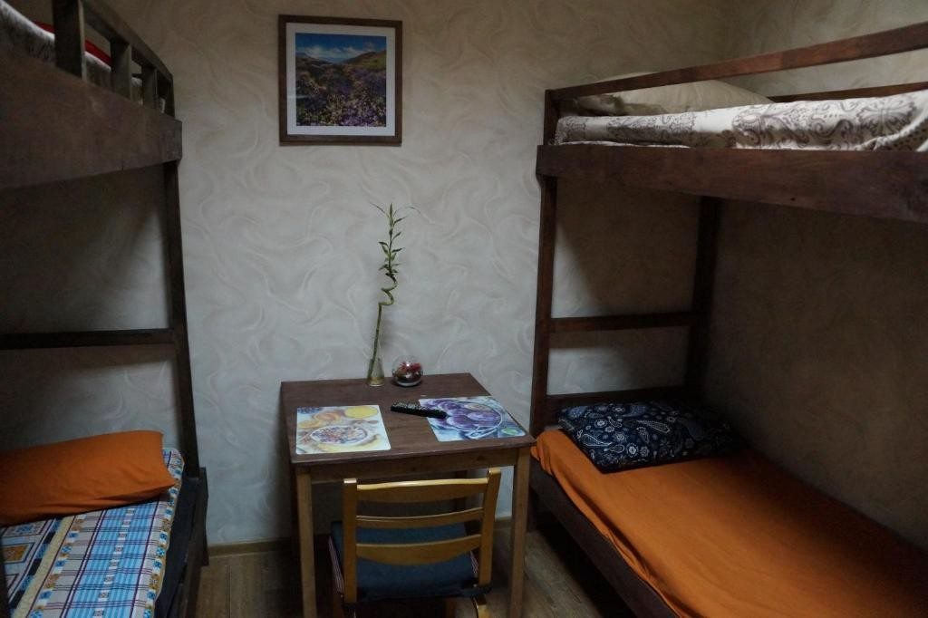 Номер (Спальное место на двухъярусной кровати в общем номере для мужчин и женщин) хостела 24 на Героев Пионеров, Каменск-Шахтинский