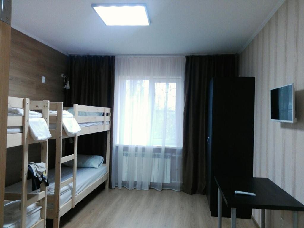 Номер (Односпальная кровать в общем номере с 4 кроватями) хостела Уют, Каменск-Шахтинский