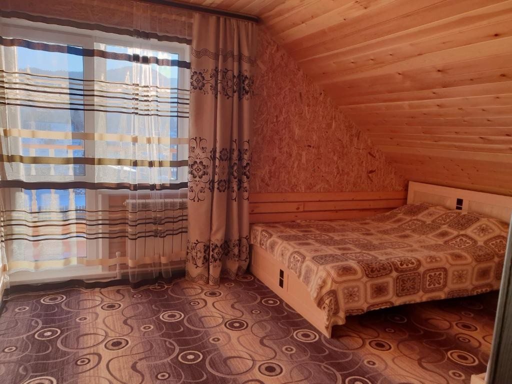 Трехместный (Трехместный номер с балконом) гостевого дома Отдохни на Байкале, Утулик