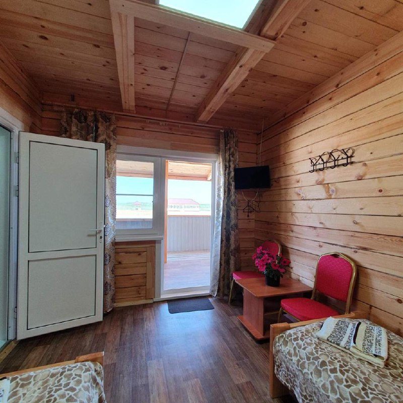 Двухместный (Двухместный номер с 2 отдельными кроватями и собственной ванной комнатой) гостиницы Новая Волна, Усть-Баргузин