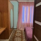 Апартаменты (3), Гостевой дом Турист