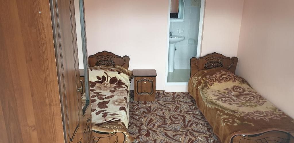 Двухместный (Двухместный номер с 2 отдельными кроватями и ванной комнатой) гостевого дома Бирюза, Детляжка