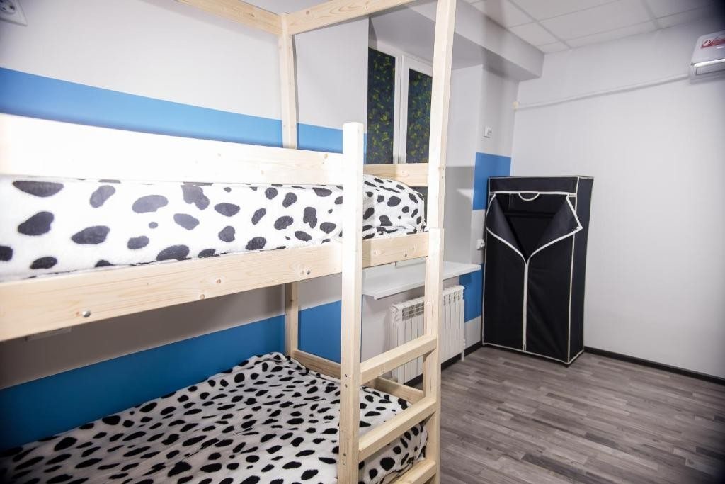 Номер (Кровать в общем 6-местном номере для мужчин и женщин) хостела Hostel #1 on Baklanovsky Prospekt, Новочеркасск
