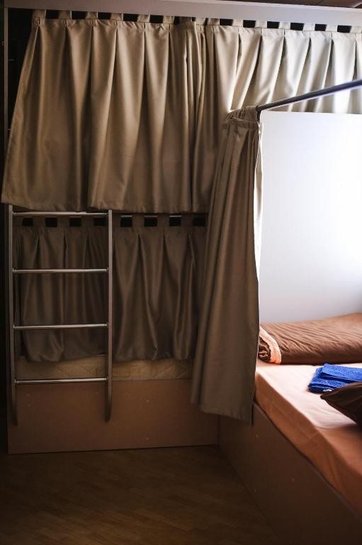 Номер (Спальное место на двухъярусной кровати в общем номере для мужчин и женщин) хостела Караван, Воронеж