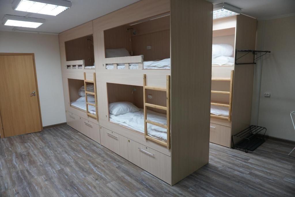 Номер (Спальное место на двухъярусной кровати в общем номере для мужчин и женщин) хостела BestFriends Hostel, Волгоград
