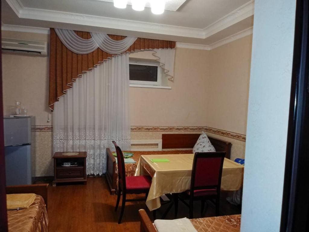 Трехместный (Бюджетный трехместный номер) отеля Гранд, Кореновск