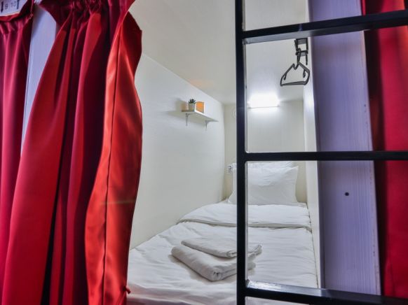 Capsule Hotel de Lux ApraxInn, Hostel in Saint Petersburg