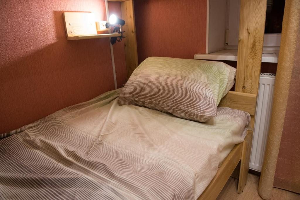 Номер (Спальное место на двухъярусной кровати в общем номере для женщин) хостела Дон-Антонио, Краснодар