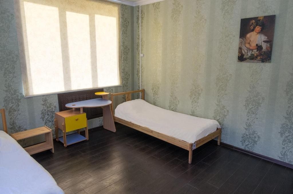 Четырехместный (Четырехместный номер с общей ванной комнатой) хостела Прополис, Краснодар