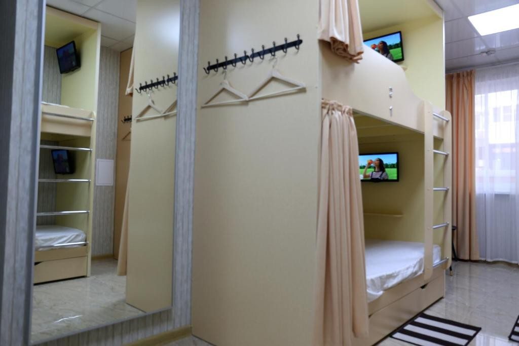 Номер (Спальное место на двухъярусной кровати в 6-местном общем номере для женщин с балконом) хостела Селезнева, Краснодар