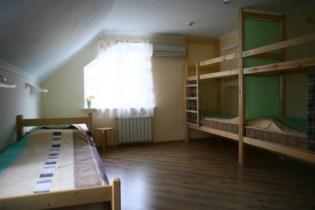 Номер (Односпальная кровать в общем номере для женщин) хостела Друзья, Краснодар