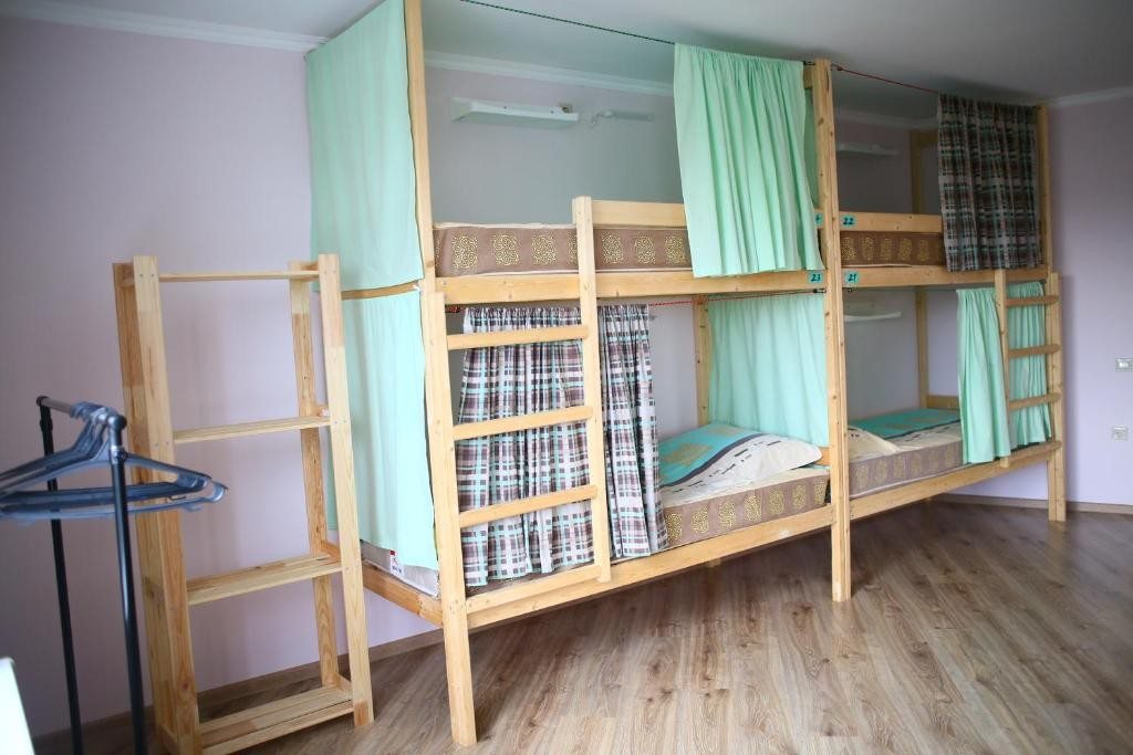 Номер (Односпальная кровать в общем номере для мужчин и женщин) хостела Друзья, Краснодар