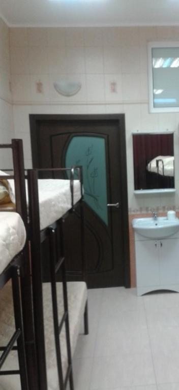 Номер (Спальное место на двухъярусной кровати в общем номере для женщин) хостела Радикс, Краснодар