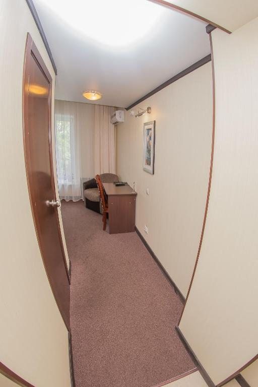 Двухместный (Улучшенный двухместный номер с 1 кроватью) отеля Метелица, Уссурийск