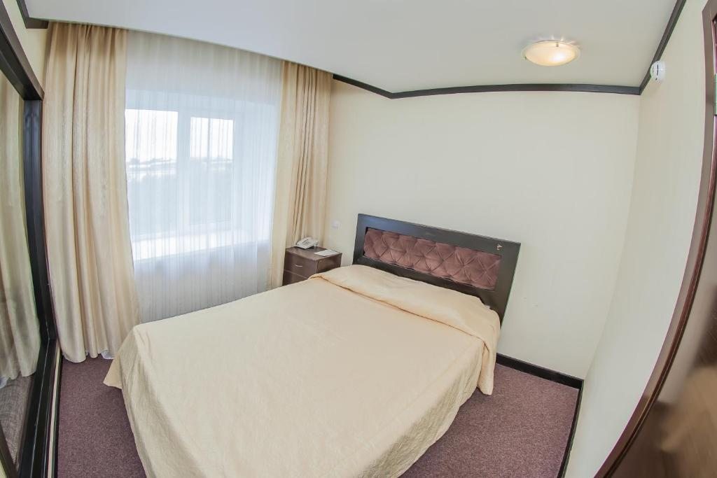 Двухместный (Улучшенный номер с кроватью размера «king-size») отеля Метелица, Уссурийск