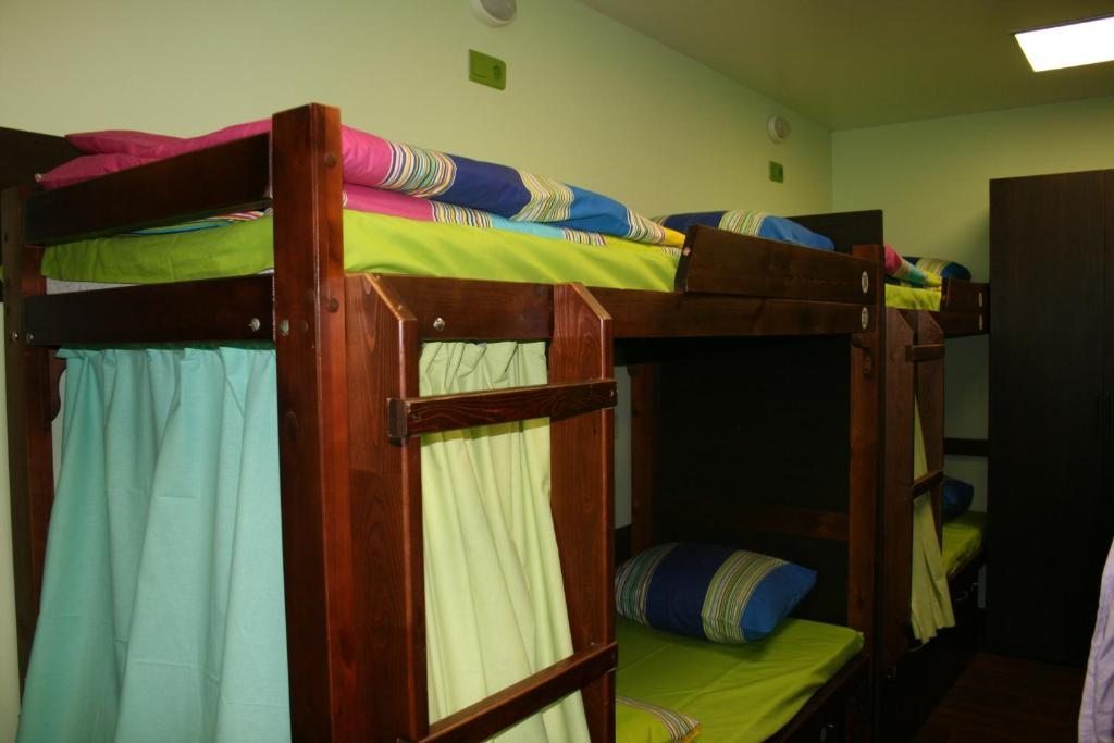 Номер (Кровать в общем 8-местном номере для мужчин и женщин) хостела Сити, Красноярск
