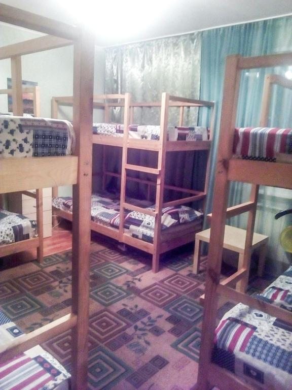 Номер (Кровать в общем 8-местном номере) хостела Панда на Батурина 5д, Красноярск